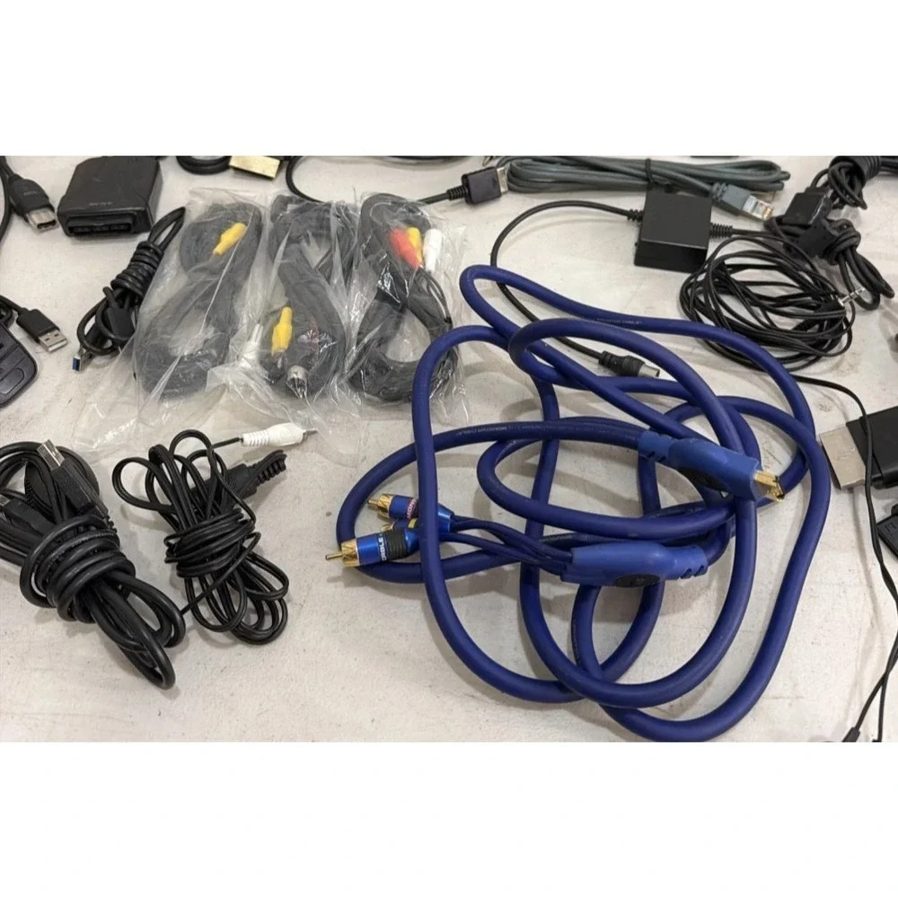 Huge Mixed Lot Of PS1 PS2 PS3 PS4 Wii Nintendo TV Wired Chargers Docking & More!